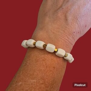 VTG TRIFARI Chic White Gold Acrylic Square Beaded Bracelet